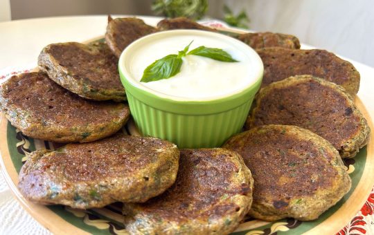 Пиріг/Оладки з зеленою цибулькою і кропом