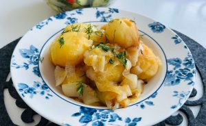 Смажена картопля з цибулькою (соковита)
