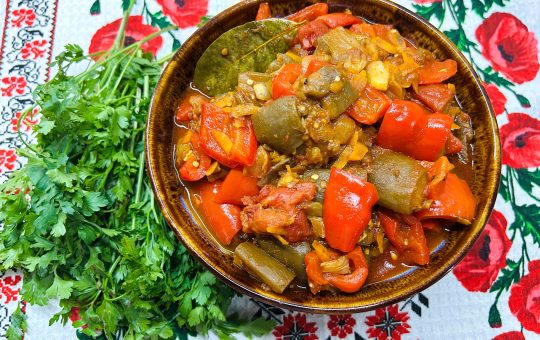 Bessarabische Mandscha mit Auberginen