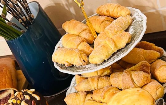 Рогалики з варенням і горішками 