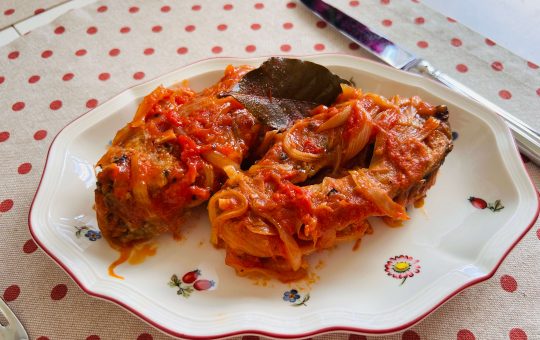 Karpfen in Tomatensauce, wie es in meiner Familie immer gemacht wurde