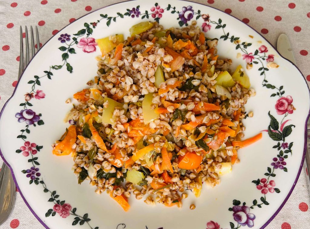 Buchweizen (Bulgur, Linsen) mit Gemüse