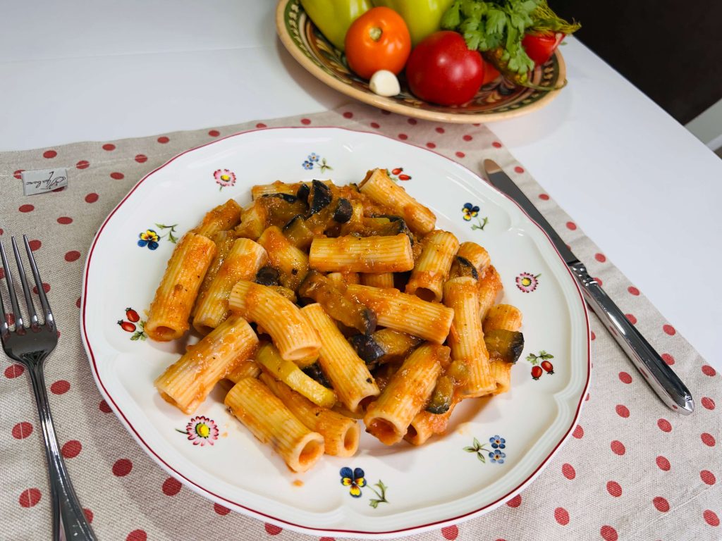 Середземноморська паста з овочами