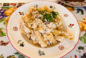 Pasta mit Sahne-Käse-Soße